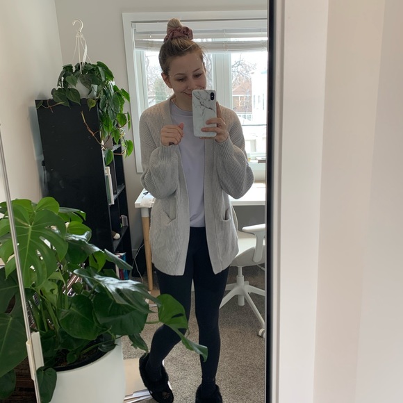 Beautiful Heather Grey Wilfred Free Knit - Picture 4 of 4